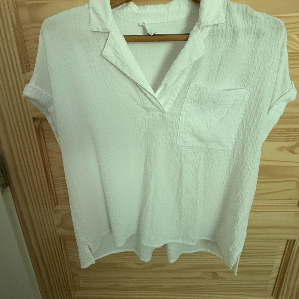 Lane and Delancey White Textured Women's Top